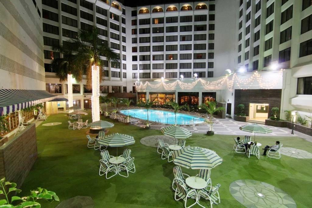 Regent Plaza Hotel&Convention Center Karachi Buitenkant foto