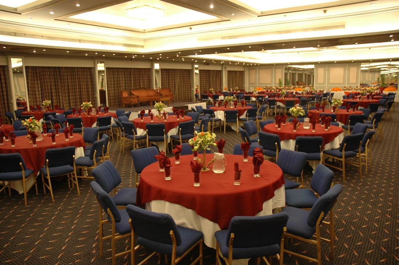 Regent Plaza Hotel&Convention Center Karachi Buitenkant foto