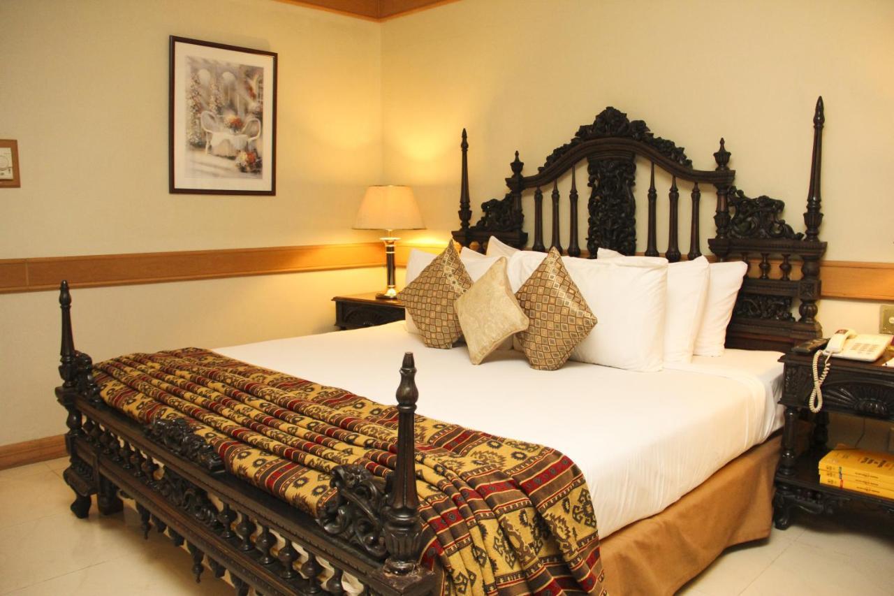 Regent Plaza Hotel&Convention Center Karachi Buitenkant foto
