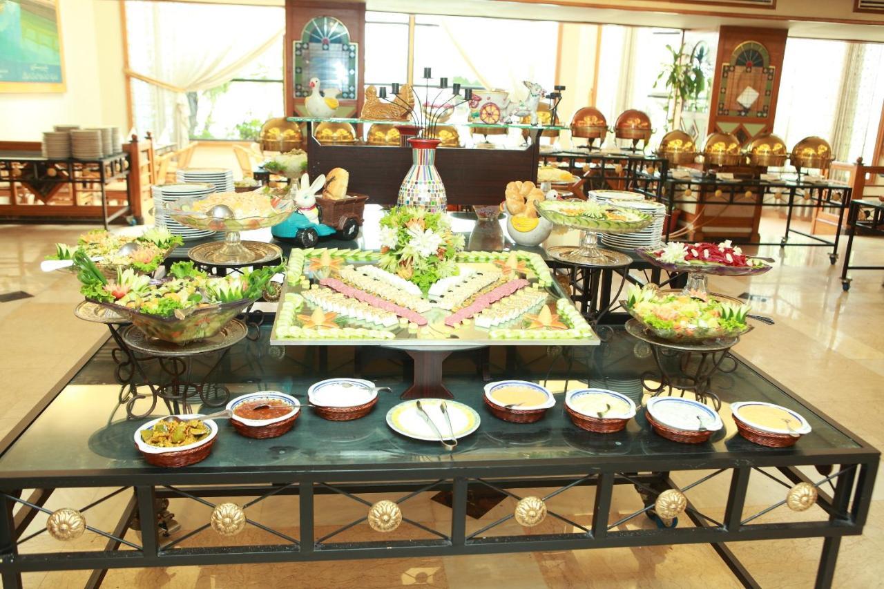 Regent Plaza Hotel&Convention Center Karachi Buitenkant foto