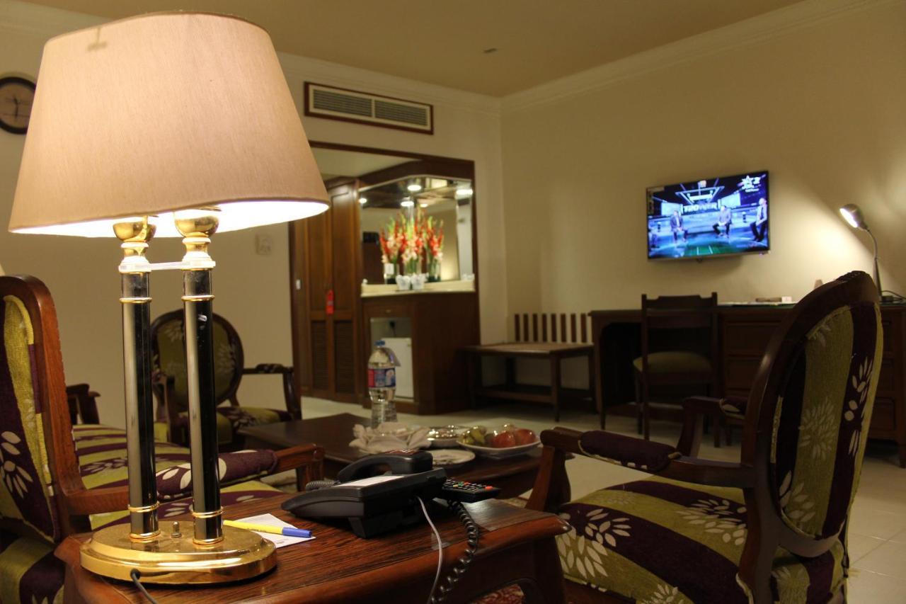 Regent Plaza Hotel&Convention Center Karachi Buitenkant foto