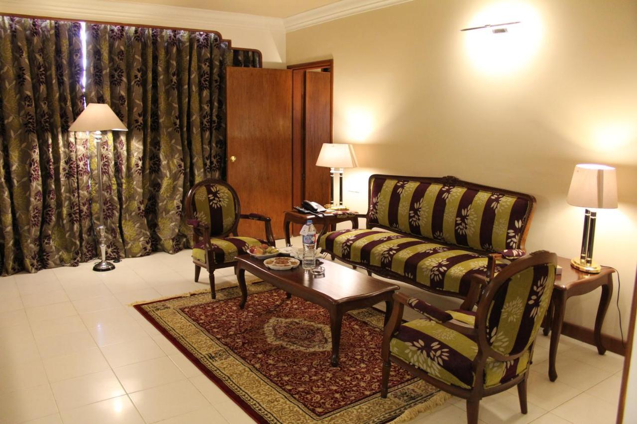 Regent Plaza Hotel&Convention Center Karachi Buitenkant foto