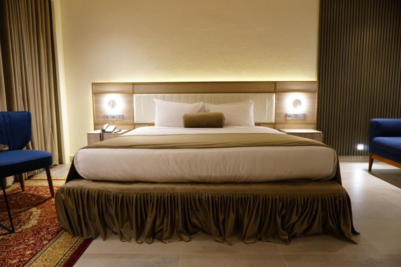 Regent Plaza Hotel&Convention Center Karachi Buitenkant foto