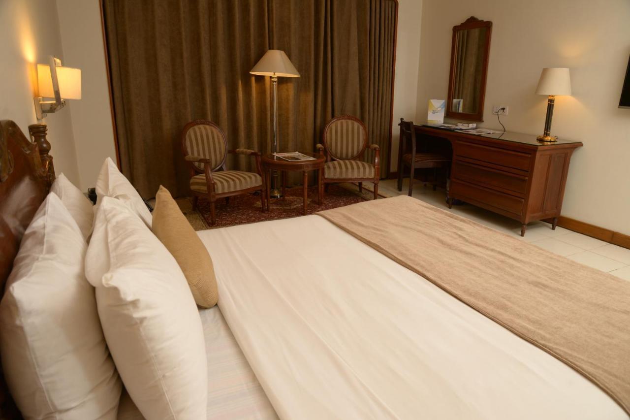 Regent Plaza Hotel&Convention Center Karachi Buitenkant foto