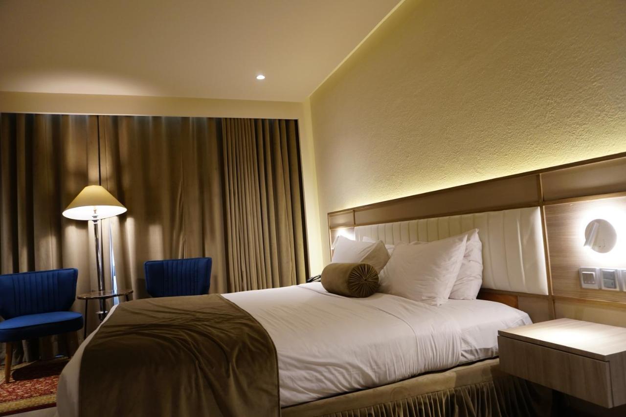 Regent Plaza Hotel&Convention Center Karachi Buitenkant foto