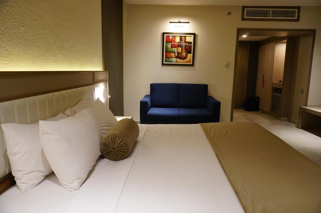 Regent Plaza Hotel&Convention Center Karachi Buitenkant foto