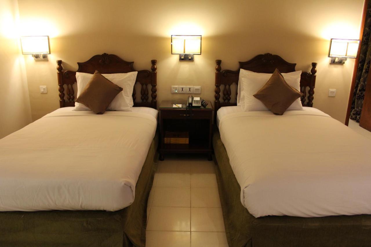 Regent Plaza Hotel&Convention Center Karachi Buitenkant foto