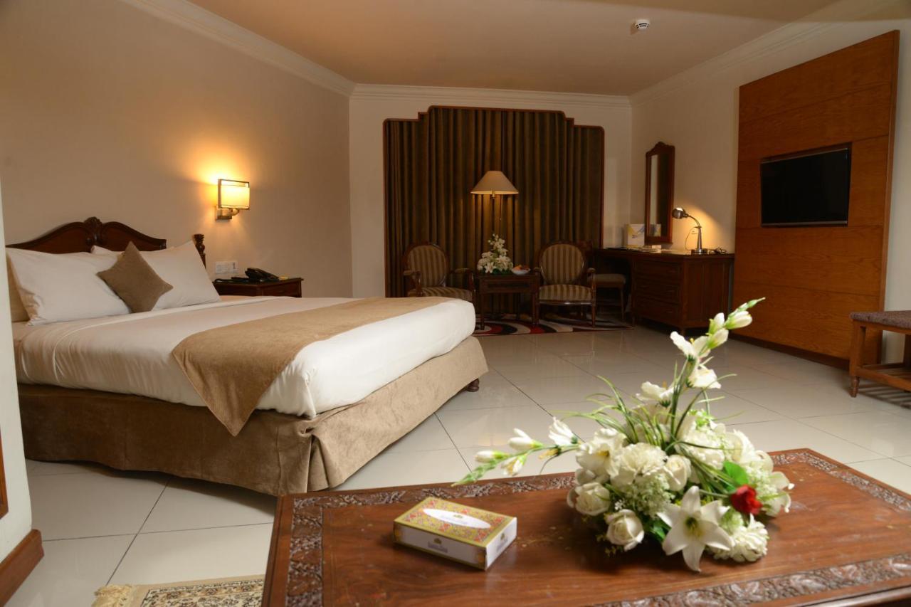 Regent Plaza Hotel&Convention Center Karachi Buitenkant foto