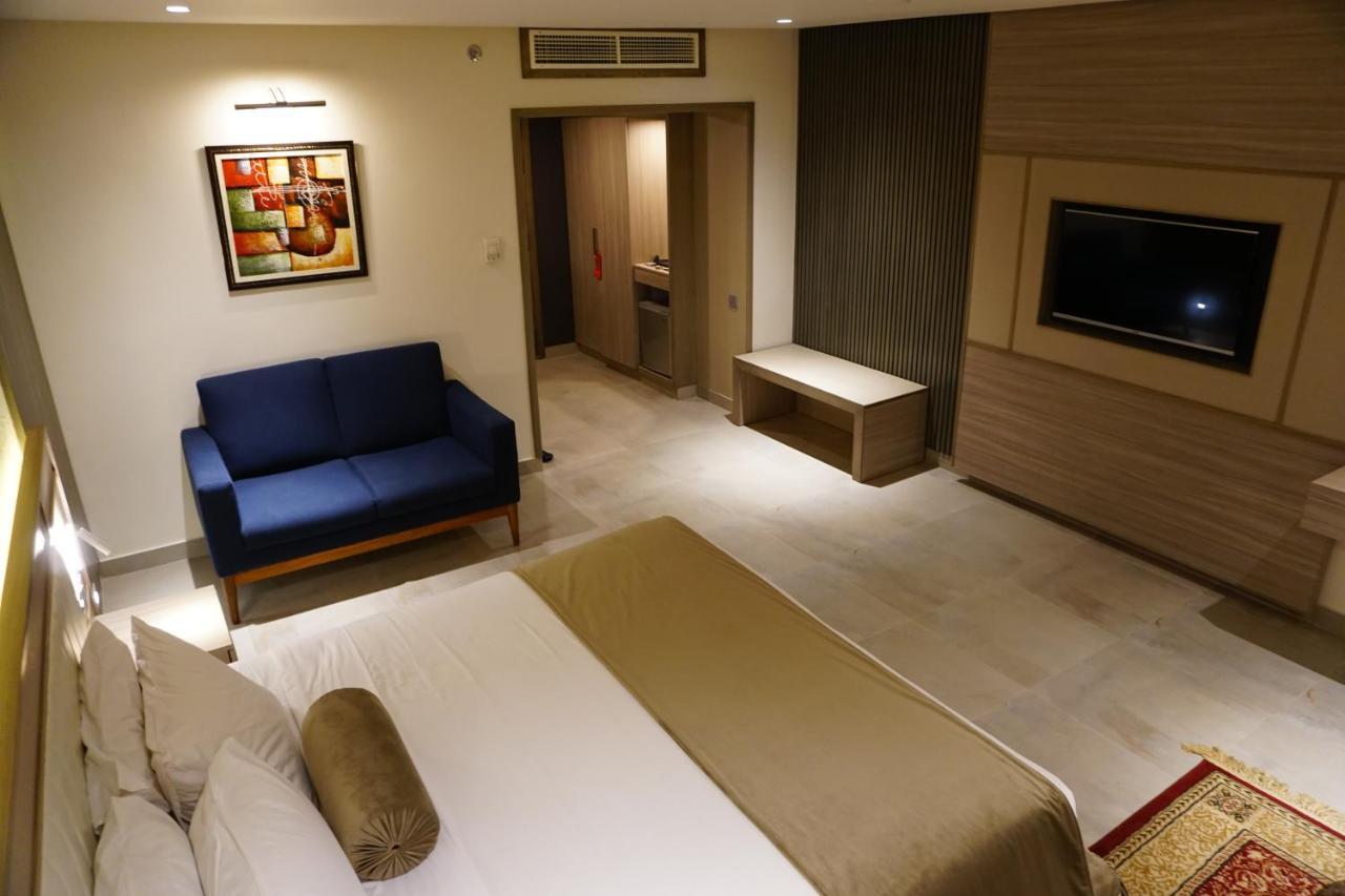 Regent Plaza Hotel&Convention Center Karachi Buitenkant foto