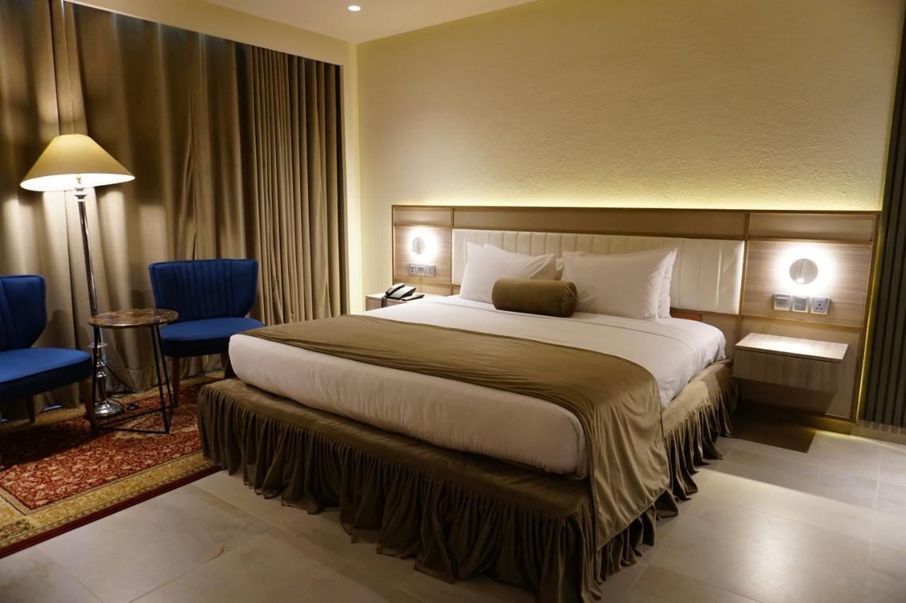 Regent Plaza Hotel&Convention Center Karachi Buitenkant foto