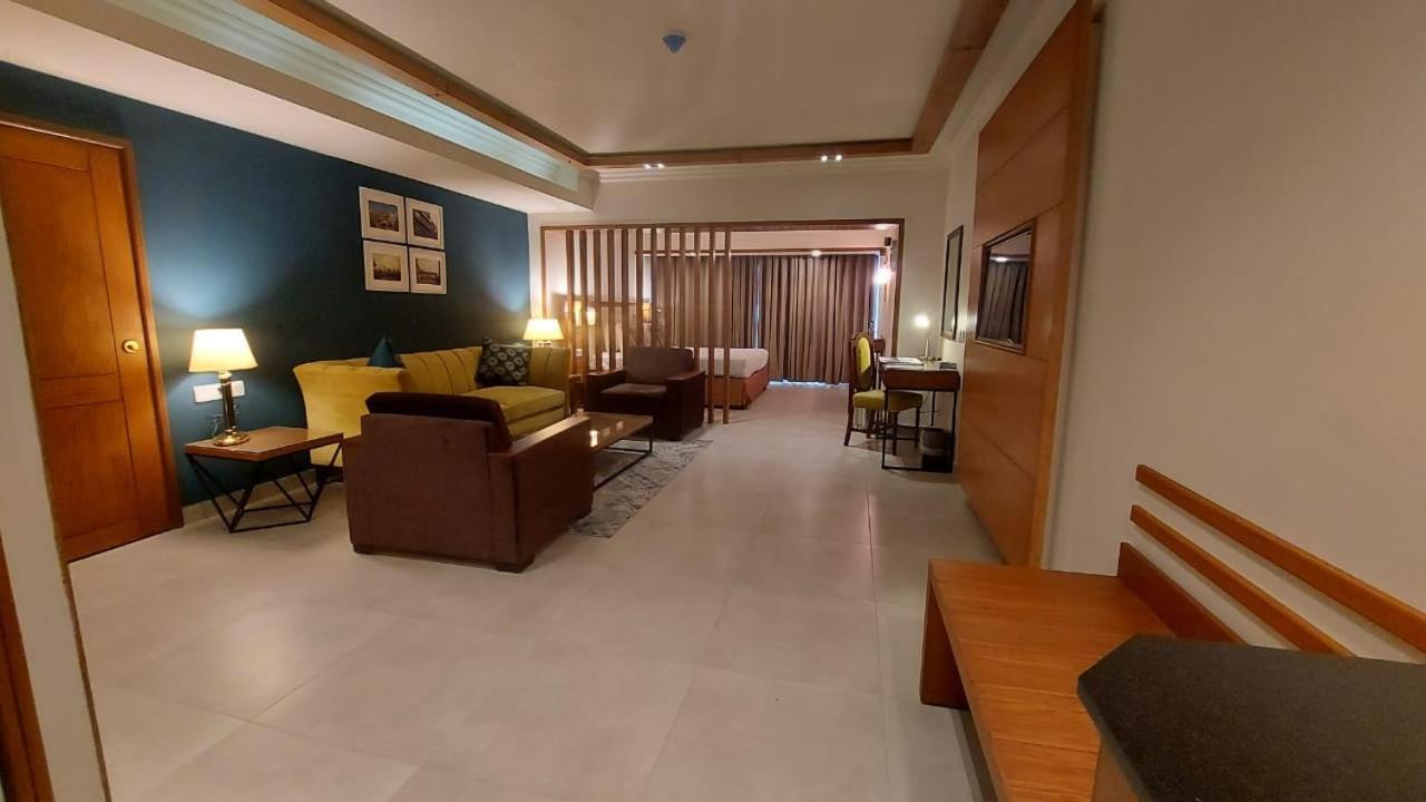 Regent Plaza Hotel&Convention Center Karachi Buitenkant foto