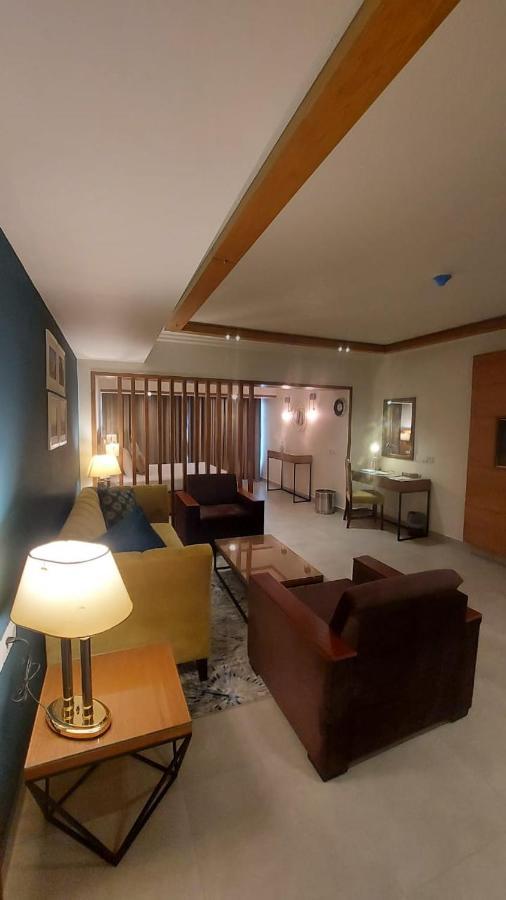 Regent Plaza Hotel&Convention Center Karachi Buitenkant foto