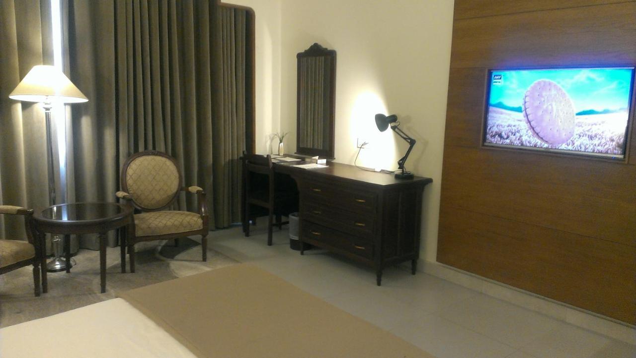 Regent Plaza Hotel&Convention Center Karachi Buitenkant foto