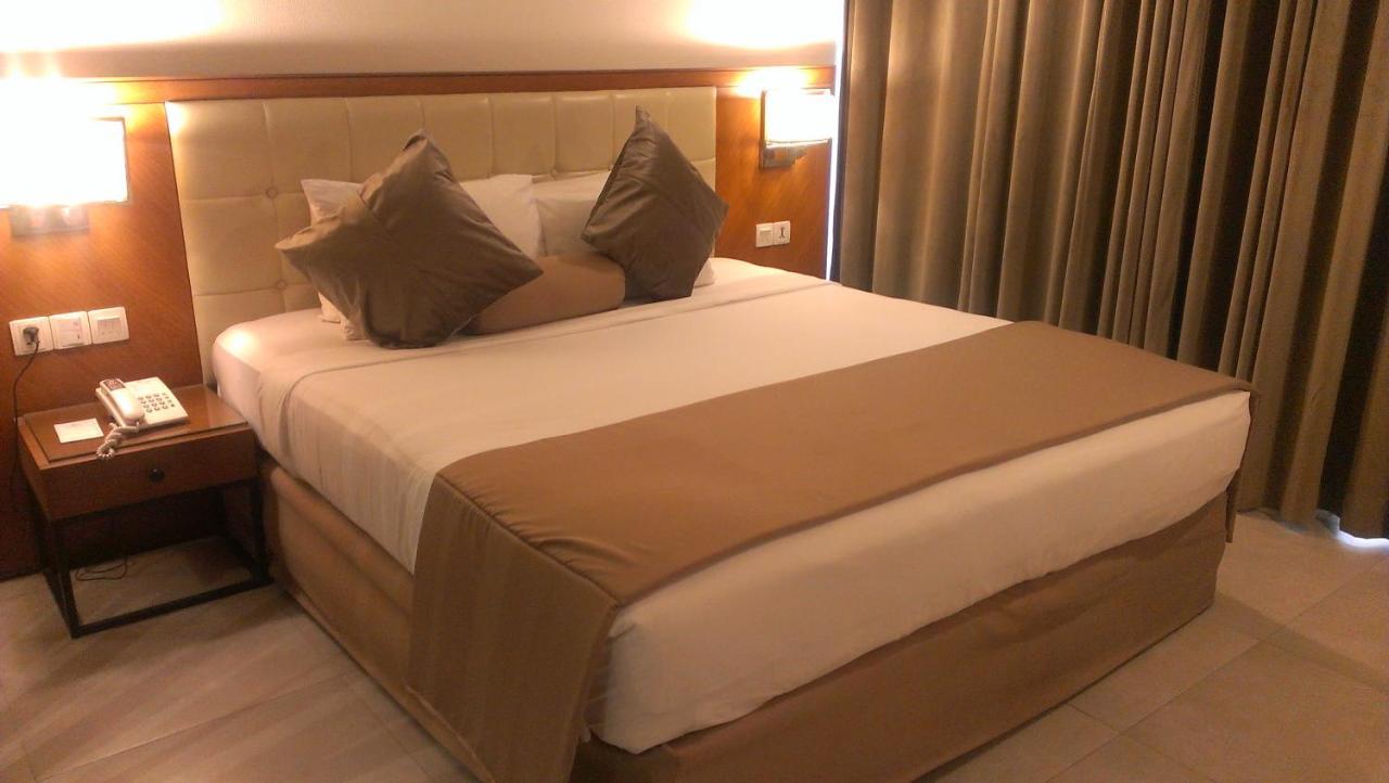 Regent Plaza Hotel&Convention Center Karachi Buitenkant foto