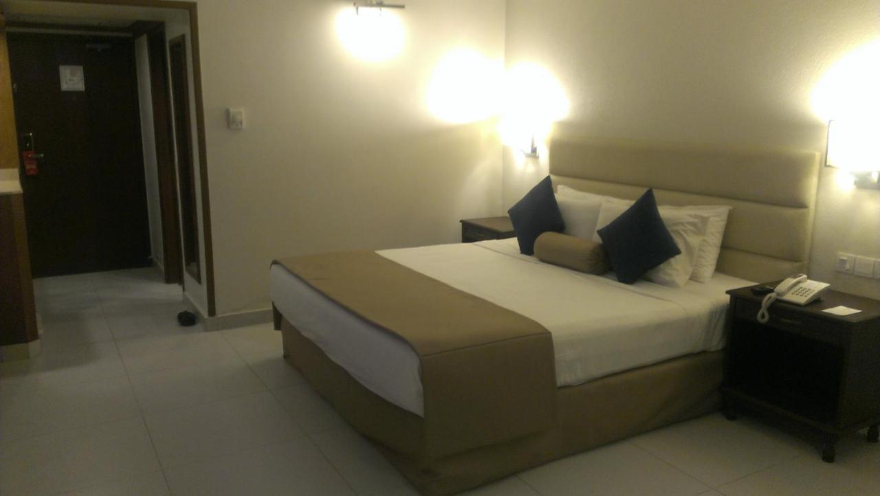 Regent Plaza Hotel&Convention Center Karachi Buitenkant foto